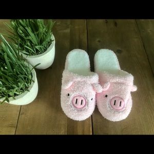 Women’s cozy pig slippers - New